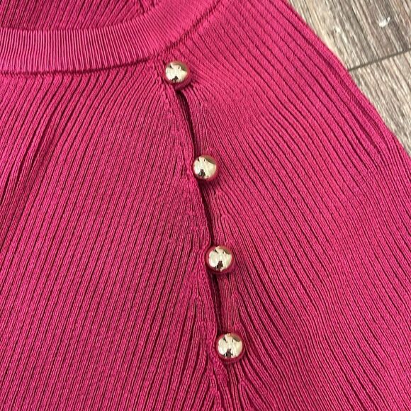 Bebe X-Small crop top in magenta/wine with gold button accent - Picture 2 of 7